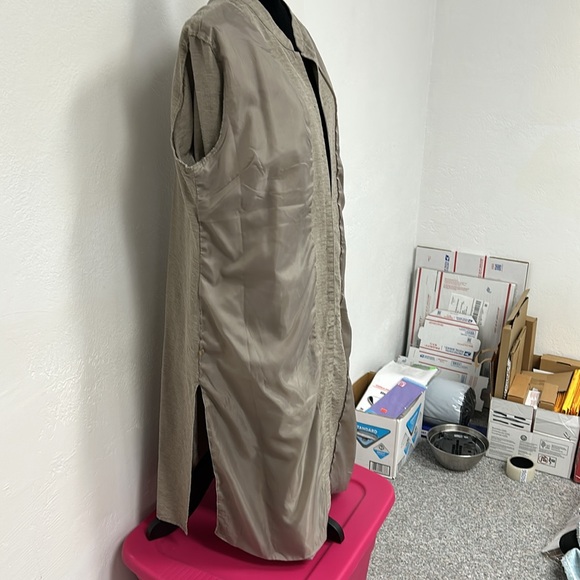 Silk 2-piece tank and jacket - size large and beige in color - by Dialogue - Picture 8 of 9